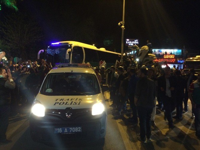 Bursaspor'a Şehrinde Coşkulu Karşılama