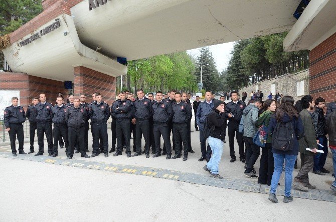 Anadolu Üniversitesi Karıştı