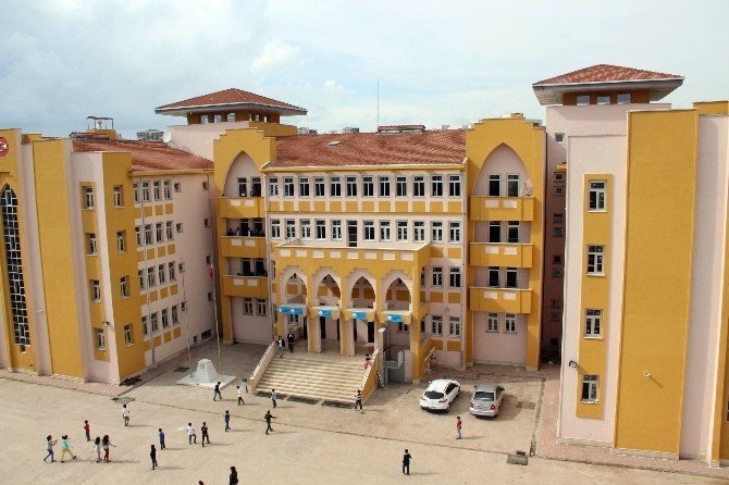 Diyarbakır'da Bir Binada 5 Okul