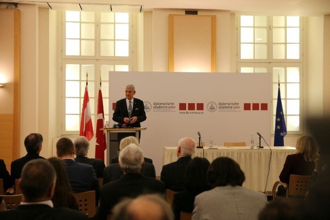 AB Bakanı Bozkır'ın Viyana Konferansı