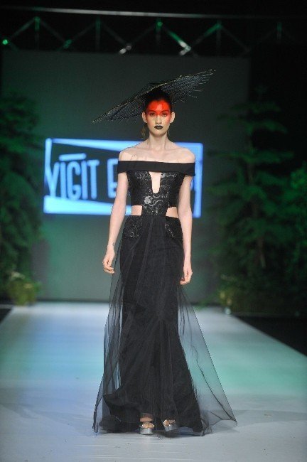 İzmir Fashion Week'te Yiğit Eryendi Rüzgarı