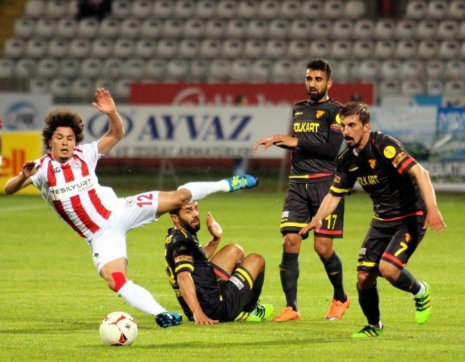 Samsunspor,Göztepe'yi 2-1 Mağlup Etti