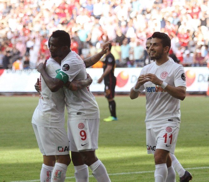 Antalyaspor,Galatasaray'ı 4-2 Mağlup Etti