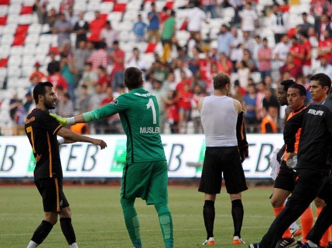 Antalyaspor,Galatasaray'ı 4-2 Mağlup Etti