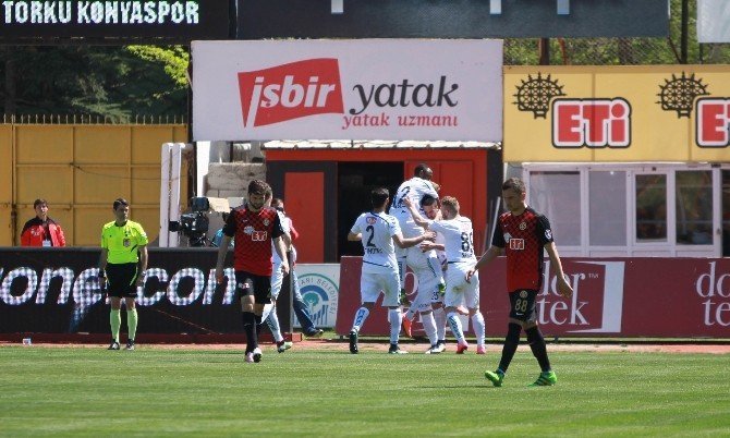 Eskişehirspor,T.Konyaspor Karşılaşmasında İlk Yarı Bitti