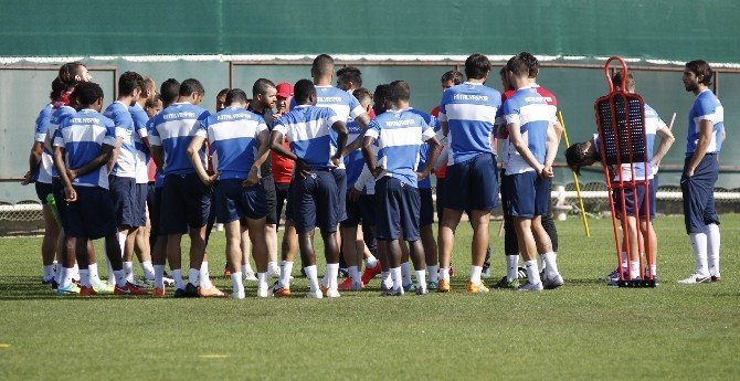 Antalyaspor Hazırlıklarına 5 Kişi Eksik Başladı