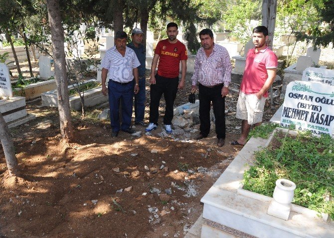 Vatandaş Mezar Kazıp Özgecan'ın Katilini Aradı