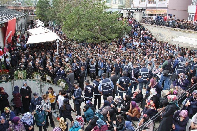 Şehit Polis Son Yolculuğuna Uğurlandı