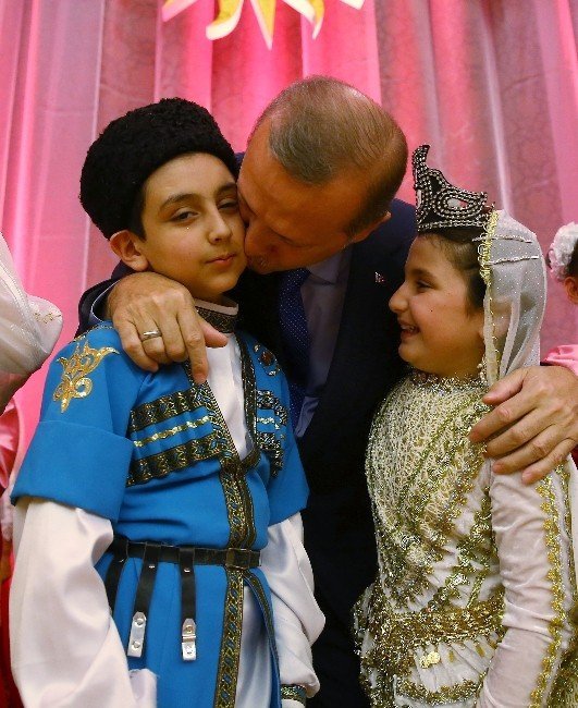 Erdoğan Dünya Çocuklarını Külliyesi’de Ağırladı