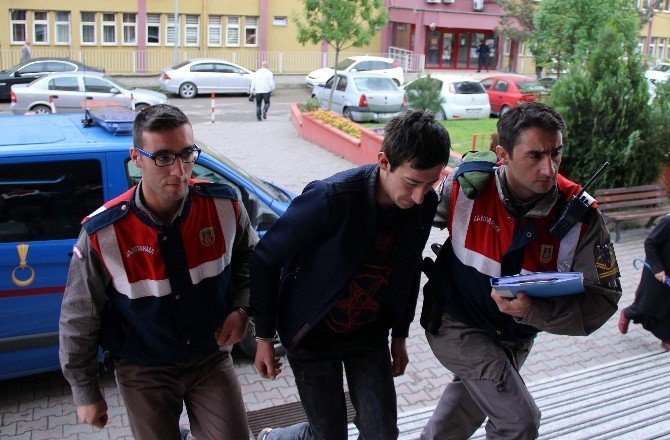 Karabük'te Otomobil Hırsızları Tutuklandı