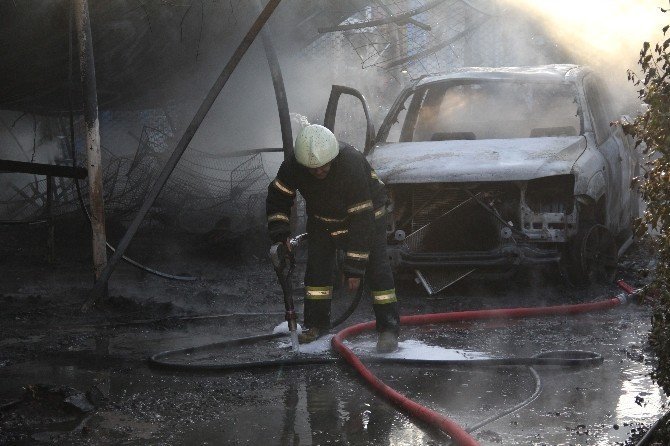 Bursa'da Bir Oto Tamircide Yangın Çıktı