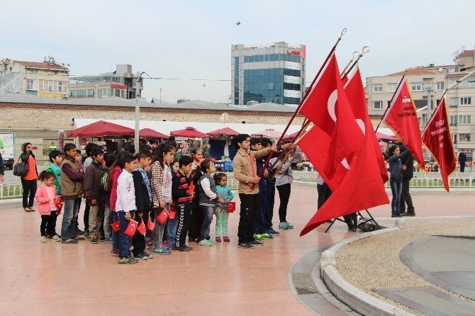 Taksim’de 23 Nisan Kutlandı
