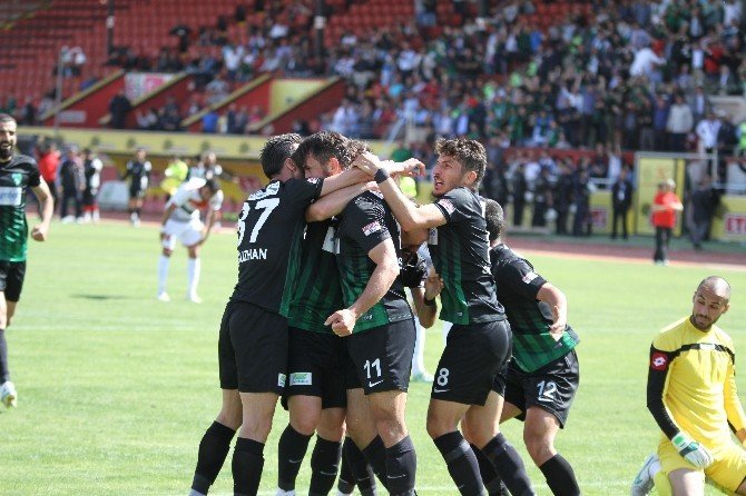 Kocaelispor 3. Lig'e Yükseldi