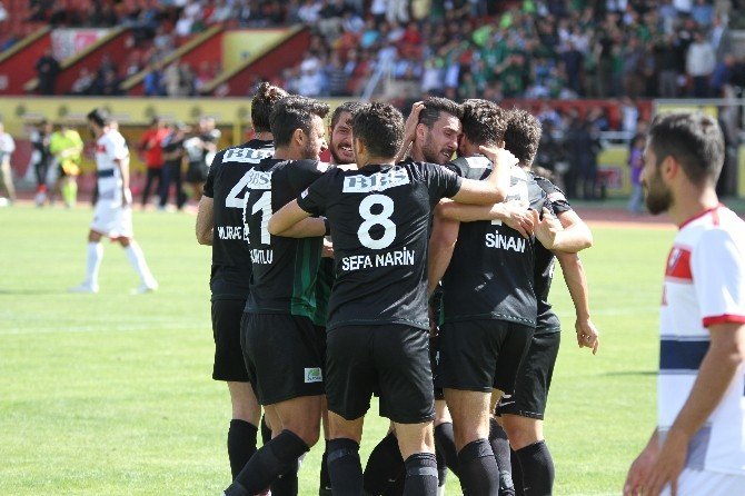 Kocaelispor 3. Lig'e Yükseldi