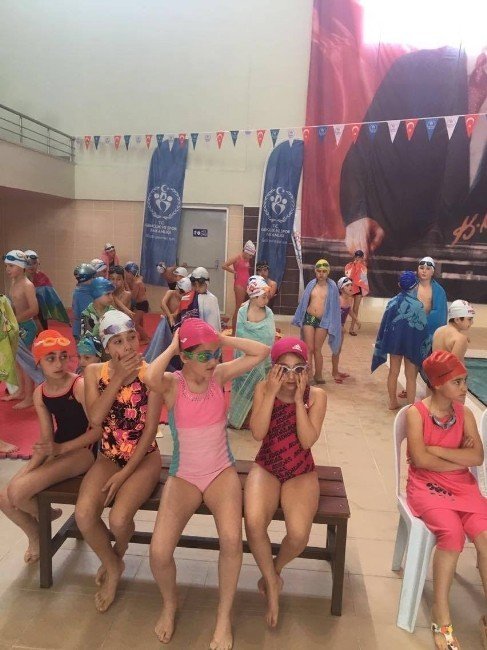 Yalova’da Ferdi Yüzme Şampiyonası