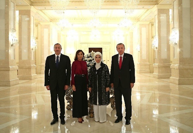 Bakü'de Cumhurbaşkanı Erdoğan'ın Onuruna Yemek Verildi