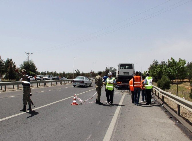 Şanlıurfa’da 3 Araç Birbirine Girdi