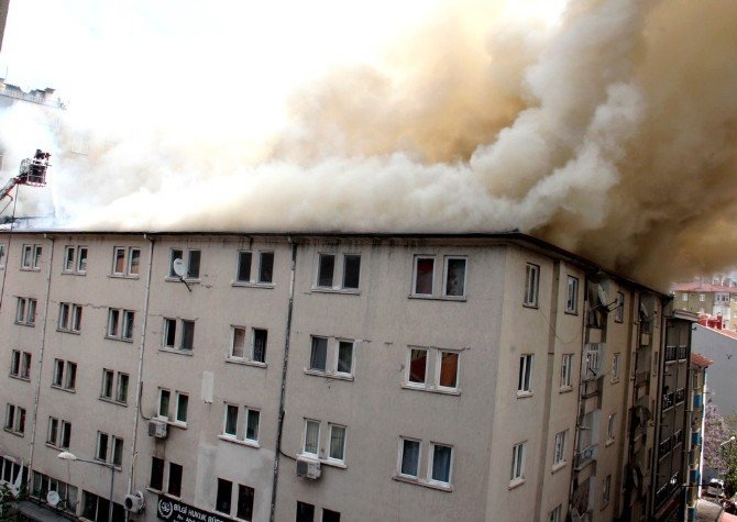 Çankırı’da Apartman Çatısında Yangın Çıktı