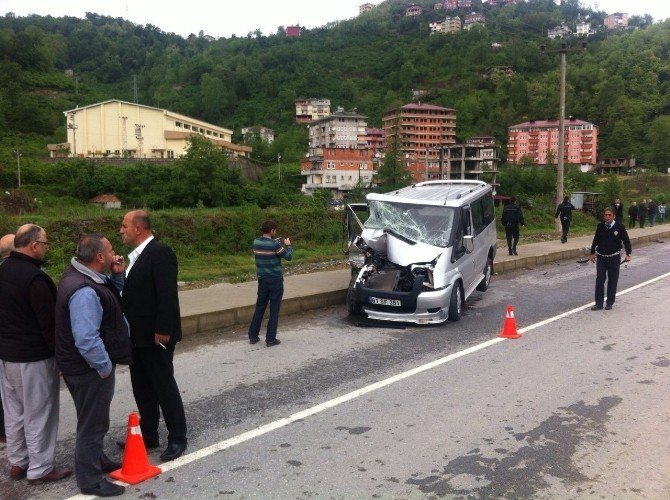 Trabzon’da Öğrenci Servisi Kaza Yaptı: 4 Yaralı