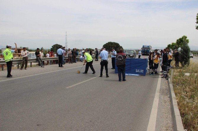 Manisa'da Evine Dönen Öğrenciye Araba Çarptı