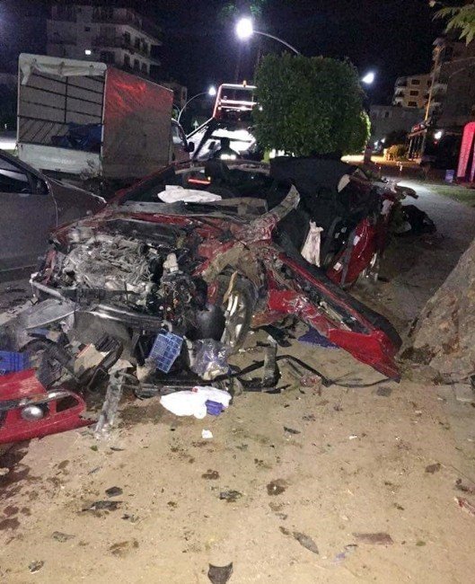 Gazipaşa'da 3 Araç Birbirine Girdi: 1 Ölü, 4 Yaralı