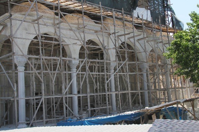 Cumhuriyet Tarihinin İlk Taş Camisi Yapım Aşamasında