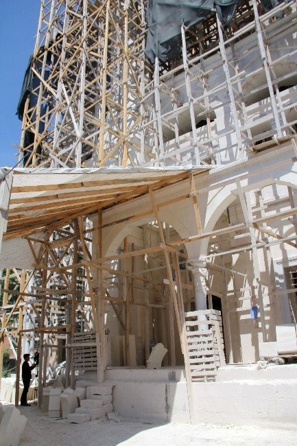 Cumhuriyet Tarihinin İlk Taş Camisi Yapım Aşamasında