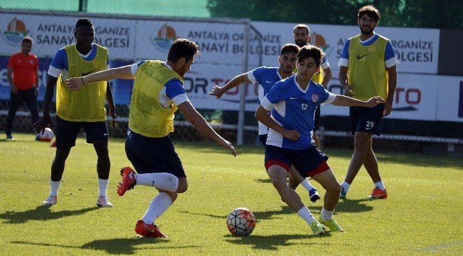 Antalyaspor, Mersin İdmanyurdu Hazırlıklarına Başladı