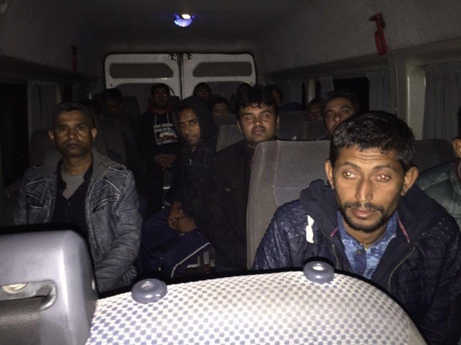 Edirne'de Pakistan Uyruklu 16 Göçmen Yakalandı
