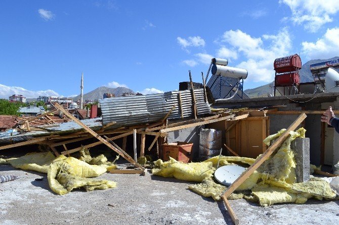 Elbistan'da Şiddetli Rüzgar Maddi Zarara Neden Oldu