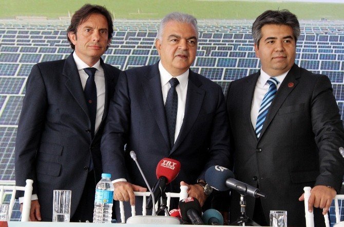 Konya'da Türkiye’nin En Büyük Güneş Enerji Santrali Açıldı