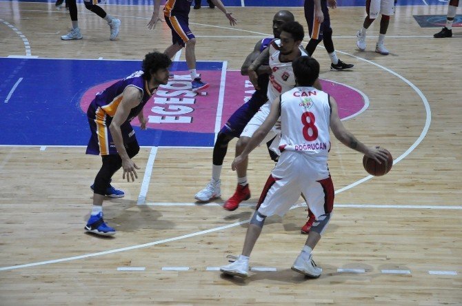 Basketbol Liginde Uşak,Gaziantep'i 79-70 Mağlup Etti