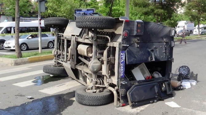 Zırhlı Araç Kaza Yaptı: 3’ü Polis, 4 Yaralı