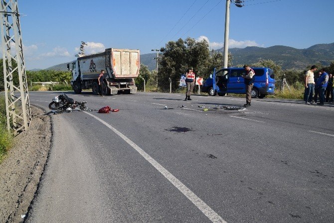 İzmir'de Kaza: 2 Yaralı