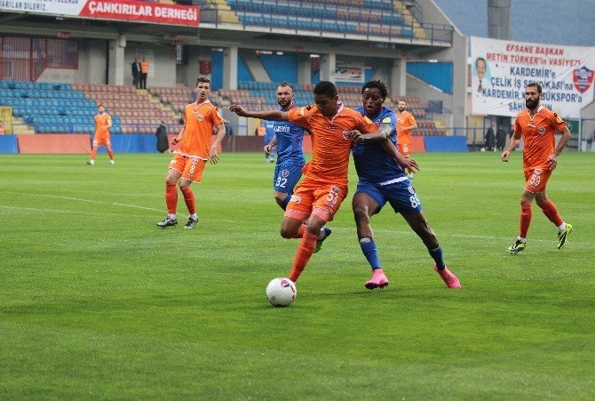 Karabükspor,Adanaspor'u 2-1 Mağlup Etti