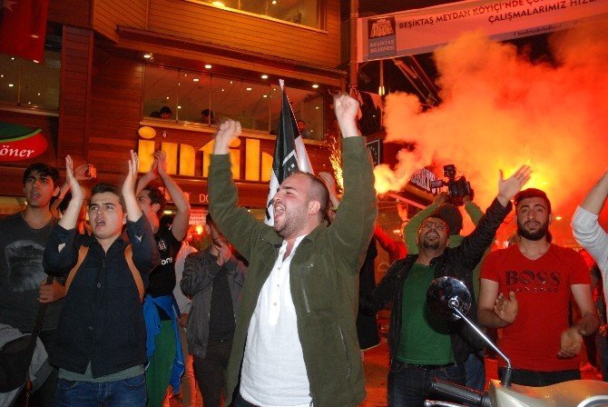 Beşiktaş Taraftarı Şampiyonluk Kutlamalarına Başladı