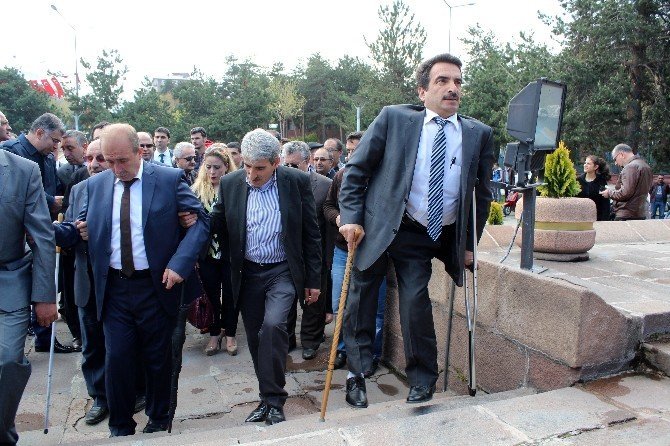 Erzurum'daki Engelliler Kendi Törenlerini Uzaktan İzledi
