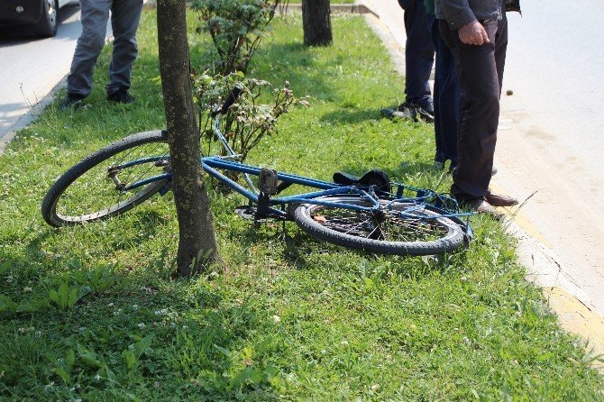 Sakarya'da İş Makinesi İle Bisiklet Çarpıştı