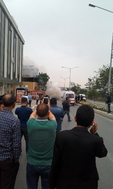 İstanbul'da Askeri Kışla Yakınında Patlama