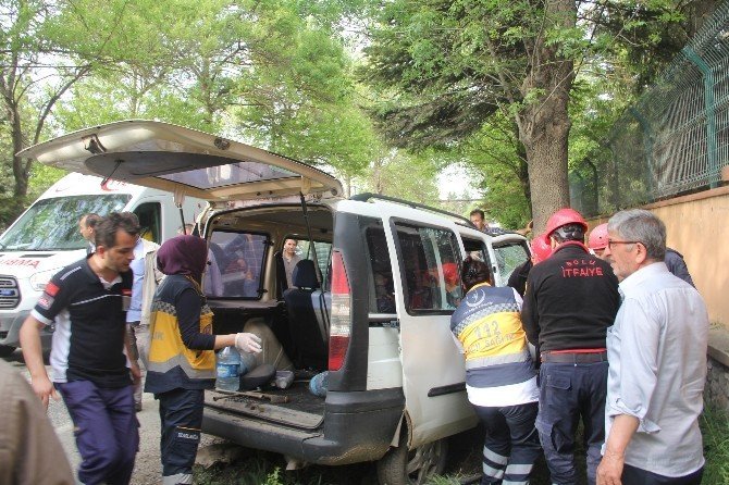 Bolu’da Bir Otomobil Ağaca Çarptı: 5 Yaralı