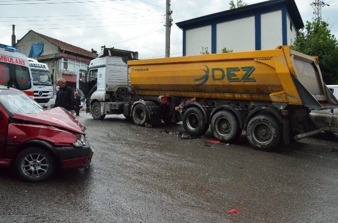 Zonguldak’ta Tır İle Otomobil Çarpıştı: 1 Yaralı