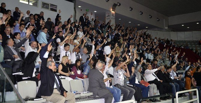 Beşiktaş Kongresinde Kavga Çıktı