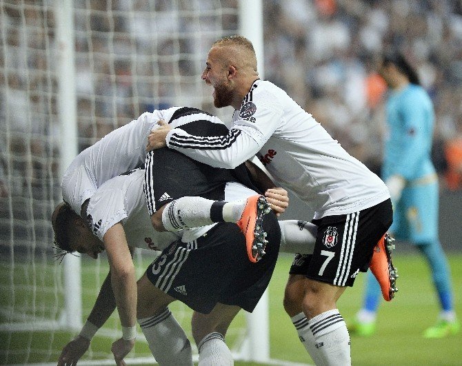 Osmanlıspor'u 3-1 Yenen Beşiktaş Şampiyon Oldu