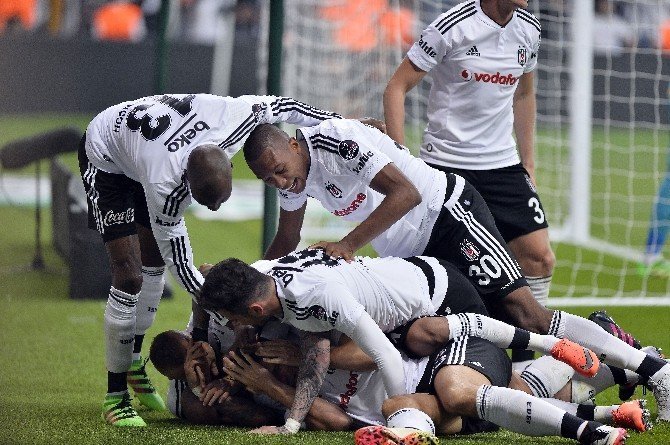 Osmanlıspor'u 3-1 Yenen Beşiktaş Şampiyon Oldu