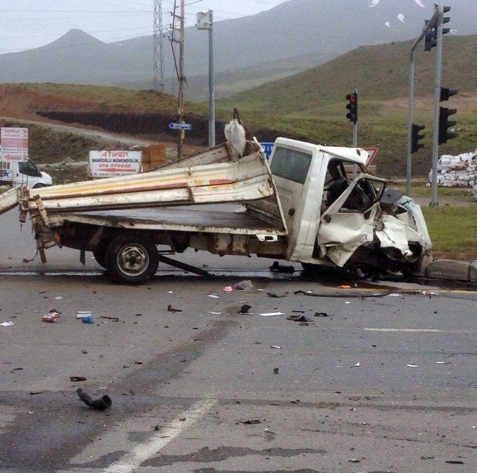 Tatvan’da Kaza: 3 Yaralı