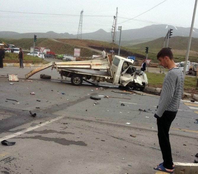 Tatvan’da Kaza: 3 Yaralı