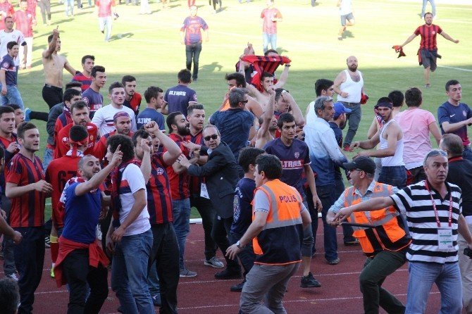 Zonguldak'ta Maç Bitti Saha Karıştı