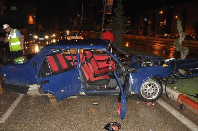 Kaza'da Hurdaya Dönen Arabadan Sağ Çıktılar