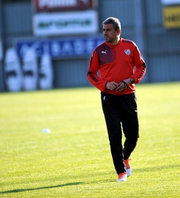 Bursaspor Teknik Direktörü Hamzaoğlu Transfer Açıklaması Yaptı