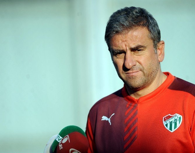 Bursaspor Teknik Direktörü Hamzaoğlu Transfer Açıklaması Yaptı
